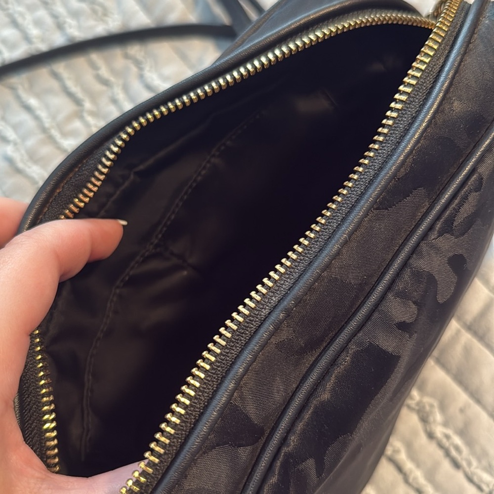 Michael Kors Crossbody - Picture 5 of 6